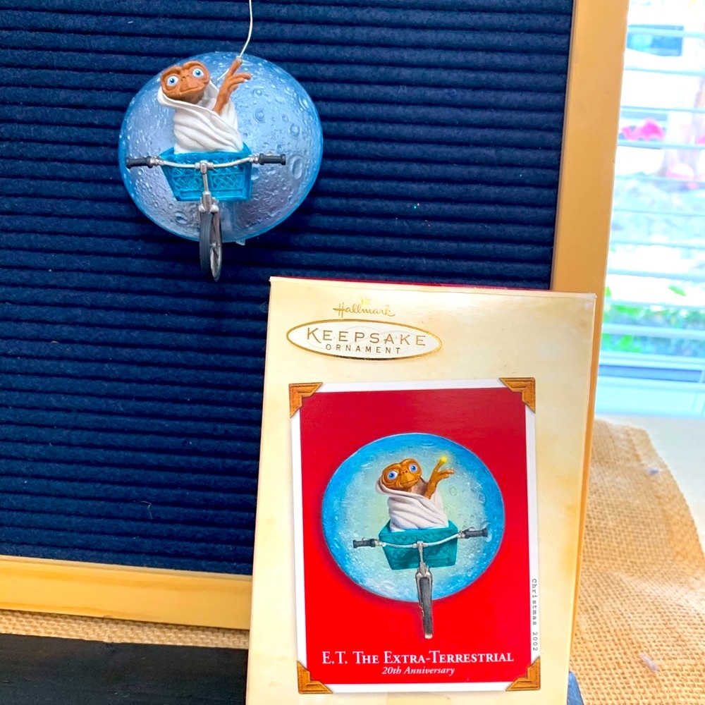 E. T. The Extra Terrestrial 20th Anniversary Keepsake Ornament With Box